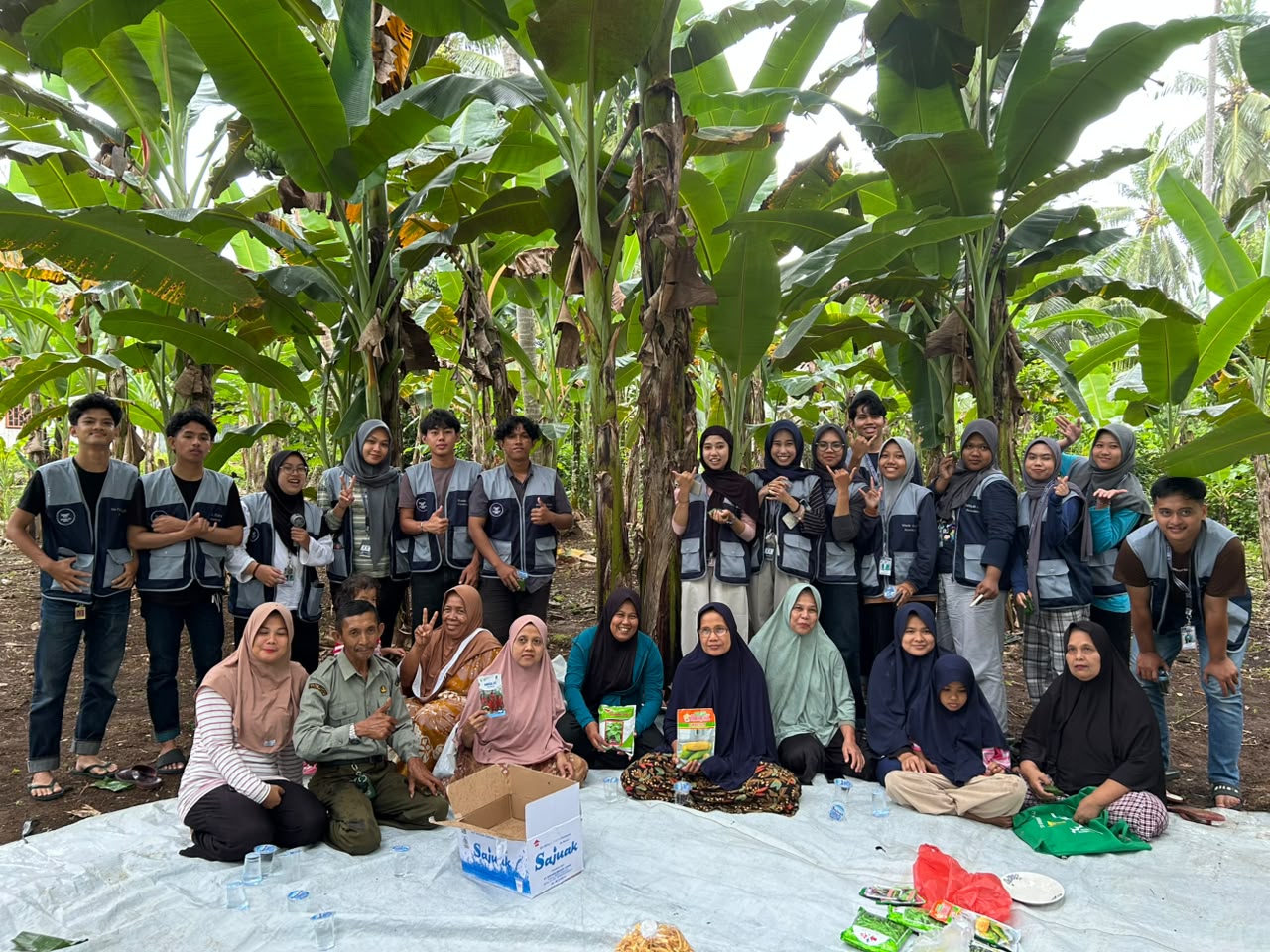 Bantuan Benih Tanaman Pangan oleh Dinas Pertanian, Pangan, dan Perikanan Kota Pariaman kepada Kelompok Wanita Tani (KWT) Limpapeh Desa Pakasai